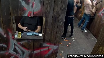 Cum se fute un barbat cu o femeie noaptea in pat