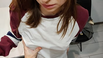 Un close up la pizda unei tinere foarte perverse si sexy