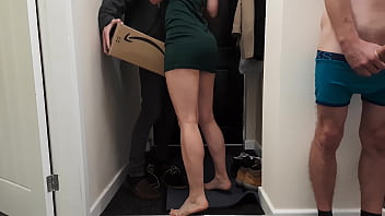 Femei filmate pe ascuns pe strada la pizda