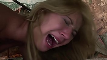 La studio xxx o blonda face sex cu doi barbati