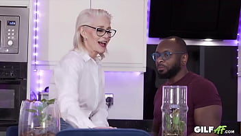 Nicole aniston in spatele unei scene de futai cu un tanar