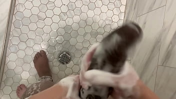 Filme porno mama isi trezeste fiul din somn sa se futa