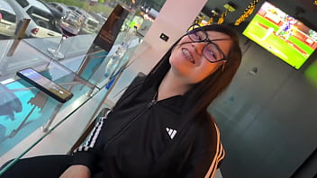 Doua studente nimfomane fac sex cu negru dotat