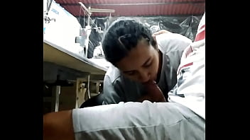 O moldoveanca cu par la pizda se fute pizda